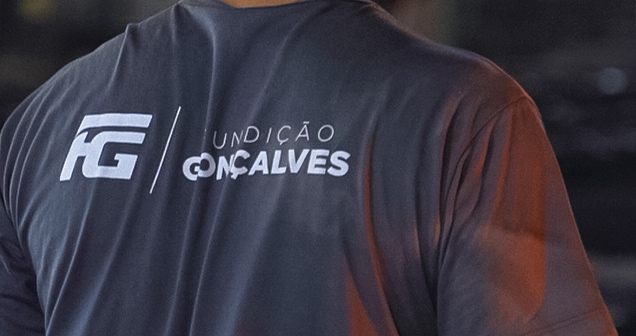 Camiseta com logo da Fundição Gonçalves